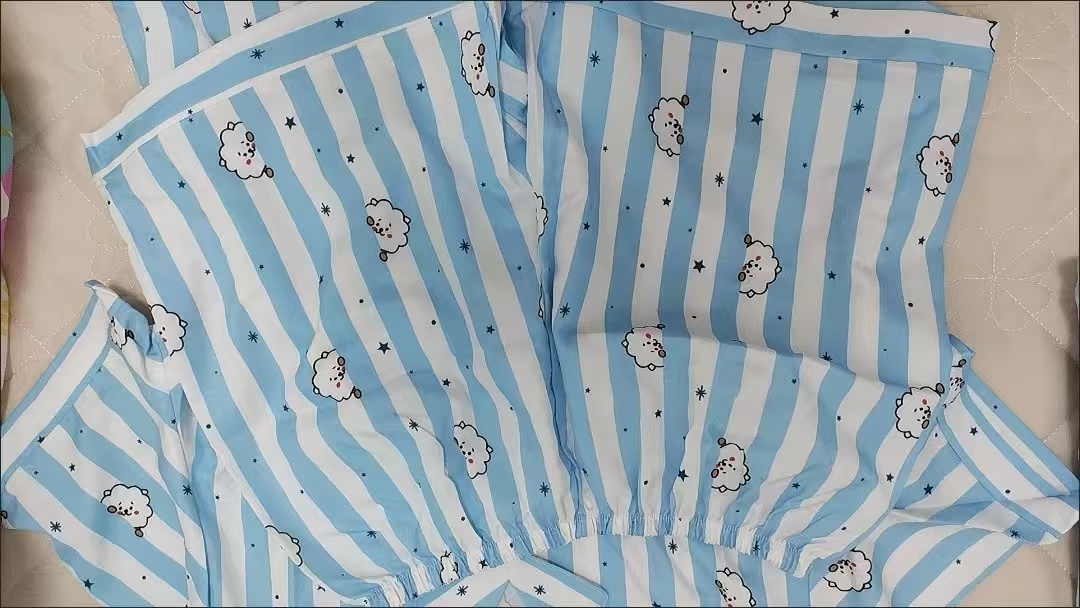 BT21 ユニセックスサマーセット半袖Tシャツ＆ショートパン - Summer Clothing Holiday のレビューと価格