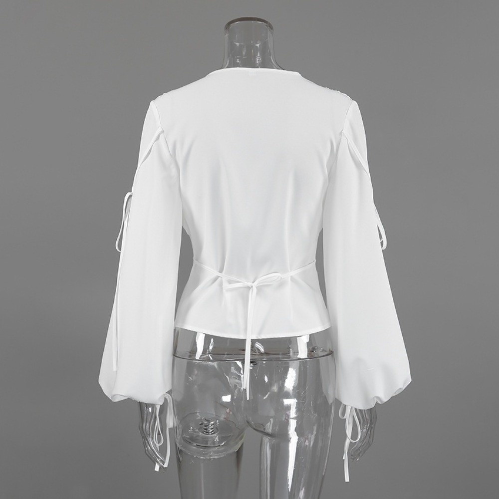 高級感のあるホワイトトーンのVネックブラウス、柔らかく通気性 - Tie Front Shirt のレビューと価格